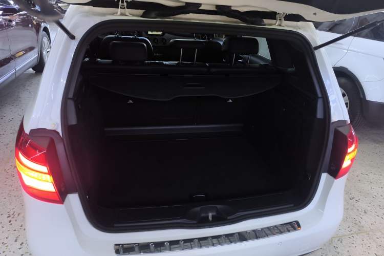 Used Mercedes-Benz B-Class 2017 B 200 Fashion Model Trunk