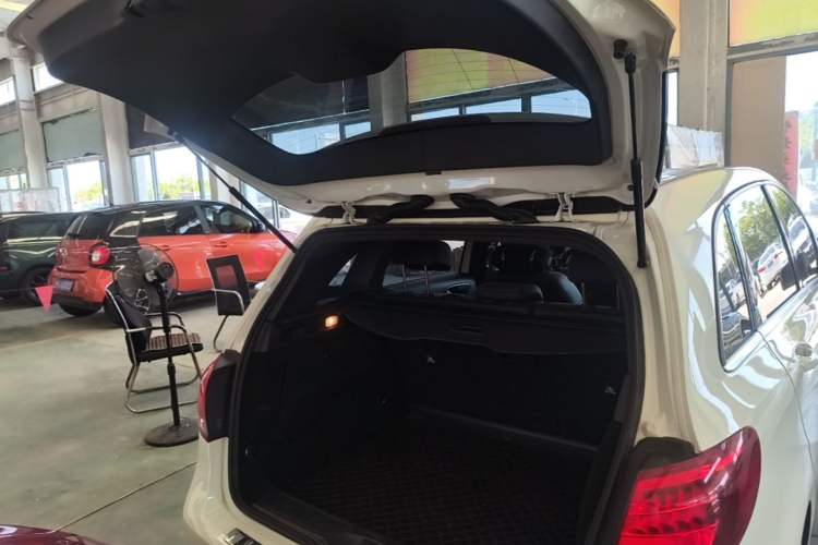 Used Mercedes-Benz B-Class 2017 B 200 Sport Edition Trunk