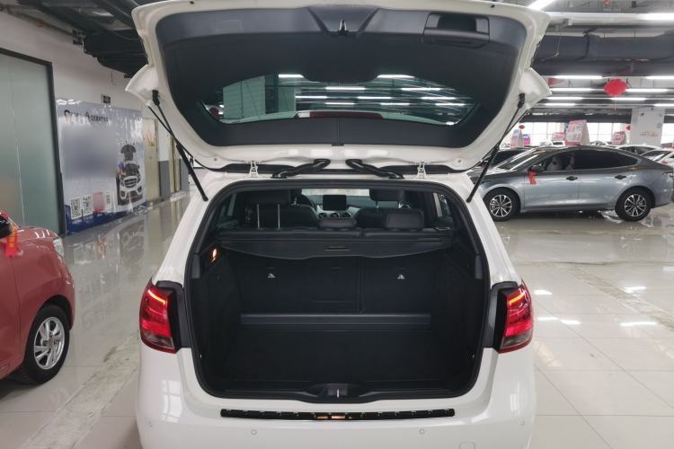 Used Mercedes-Benz B-Class 2017 B 200 Sport Edition Trunk