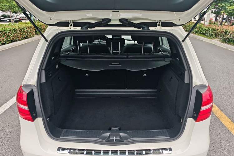 Used Mercedes-Benz B-Class 2017 B 200 Fashion Model Trunk