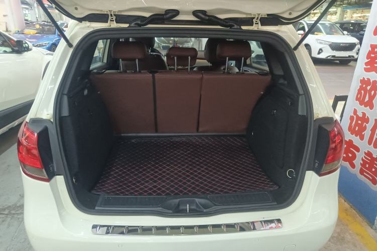 Used Mercedes-Benz B-Class 2017 B 200 Sport Edition Trunk