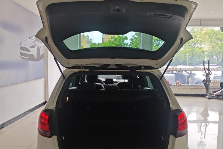 Used Mercedes-Benz B-Class 2017 B 200 Sport Edition Trunk