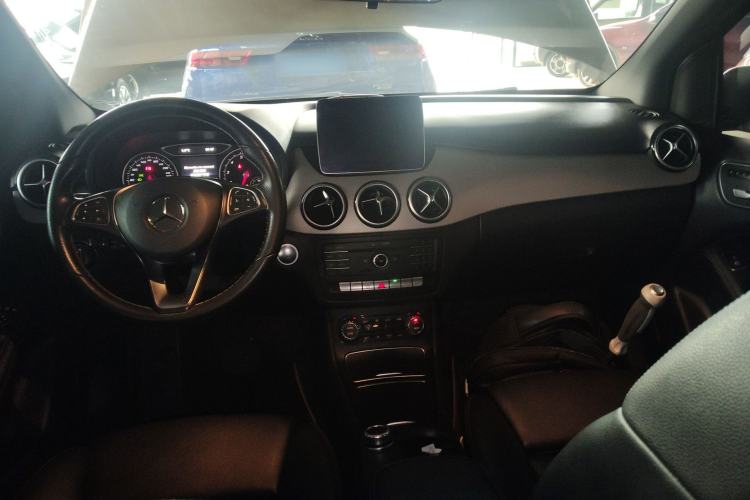 Used Mercedes-Benz B-Class 2017 B 200 Fashion Model Center Console