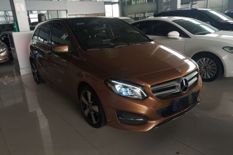 Used Mercedes-Benz B-Class 2017 B 200 Fashion Model Front Right 45 Deg