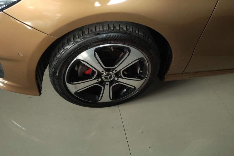 Used Mercedes-Benz B-Class 2017 B 200 Fashion Model Left Front Wheel Hub