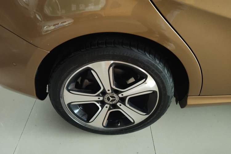 Used Mercedes-Benz B-Class 2017 B 200 Fashion Model Right Rear Wheel Hub