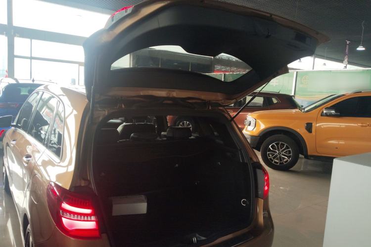 Used Mercedes-Benz B-Class 2017 B 200 Fashion Model Trunk
