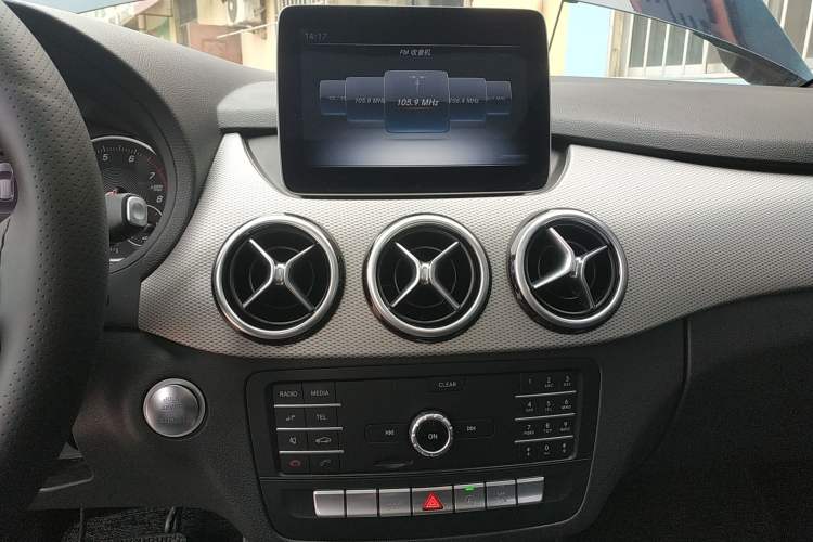 Used Mercedes-Benz B-Class 2018 B 200 Sport Edition Audio And AC Panel