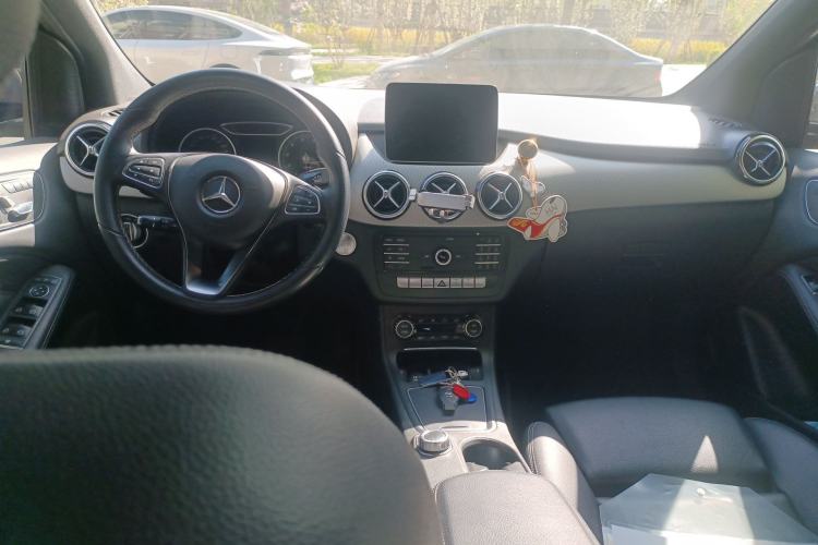 Used Mercedes-Benz B-Class 2018 B 200 Fashion Model Center Console