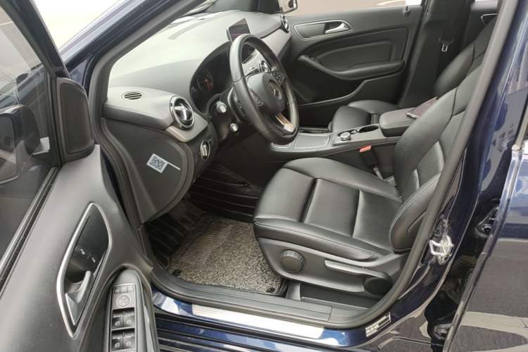 Used Mercedes-Benz B-Class 2018 B 200 Sport Edition Driver Seat