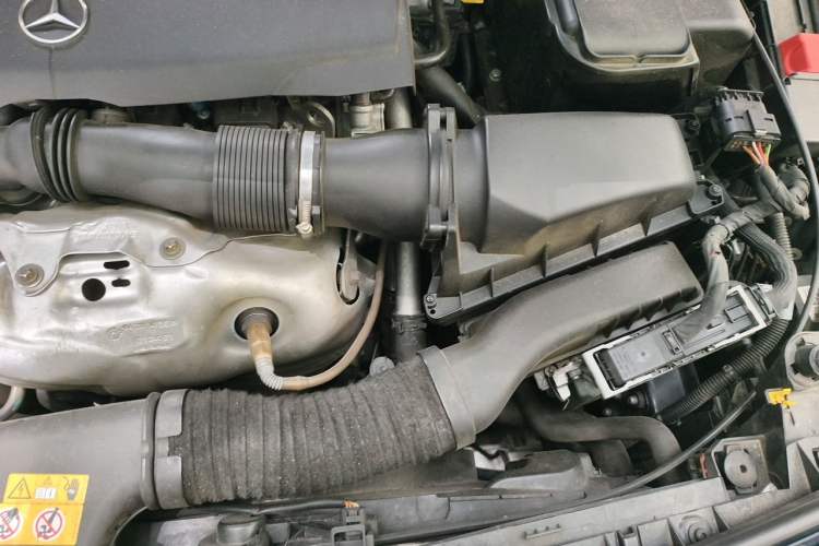Used Mercedes-Benz B-Class 2018 B 200 Fashion Model Engine Bay Left