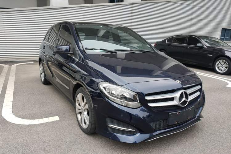 Used Mercedes-Benz B-Class 2018 B 200 Sport Edition Front Right 45 Deg