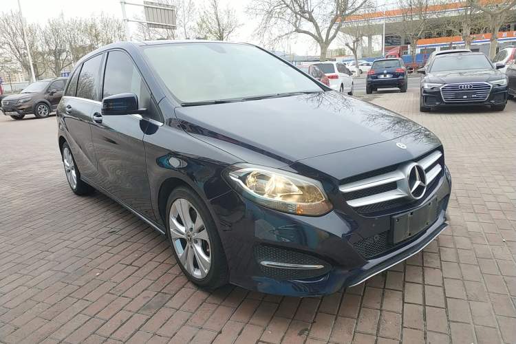 Used Mercedes-Benz B-Class 2018 B 200 Sport Edition Front Right 45 Deg