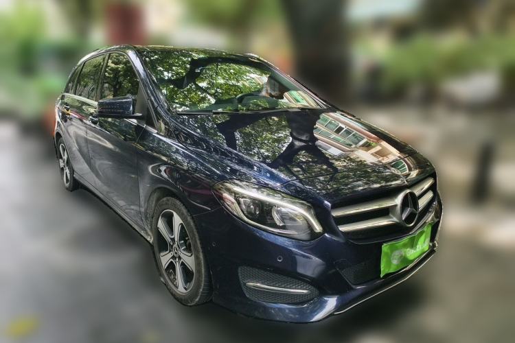 Used Mercedes-Benz B-Class 2018 B 200 Fashion Model Front Right 45 Deg