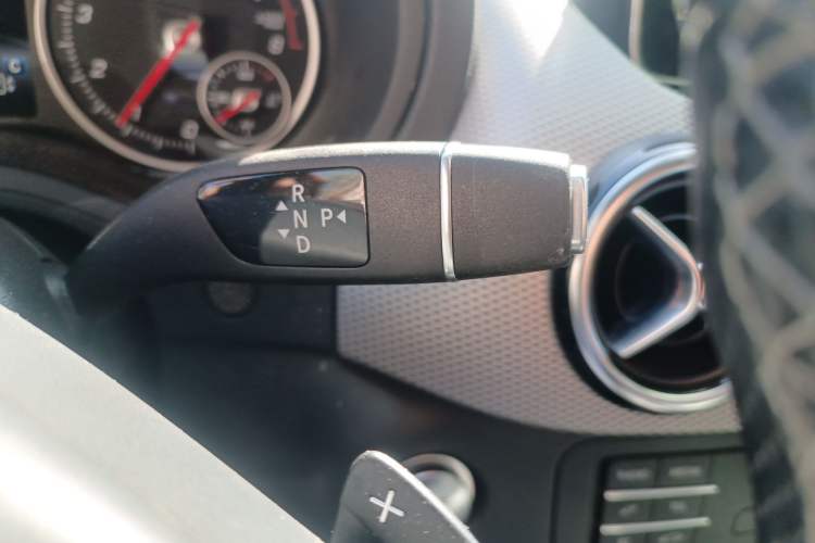Used Mercedes-Benz B-Class 2018 B 200 Fashion Model Gear Lever