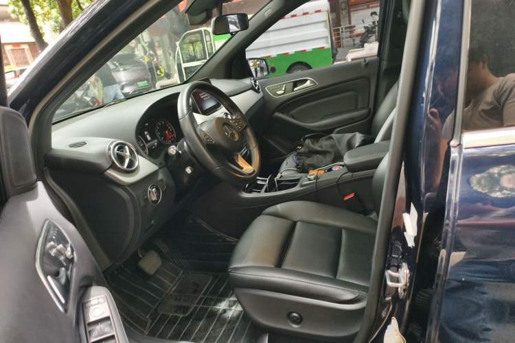 Used Mercedes-Benz B-Class 2018 B 200 Fashion Model Left Front Seat
