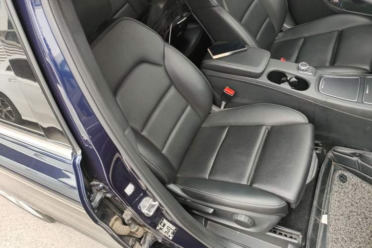 Used Mercedes-Benz B-Class 2018 B 200 Sport Edition Right Front Seat