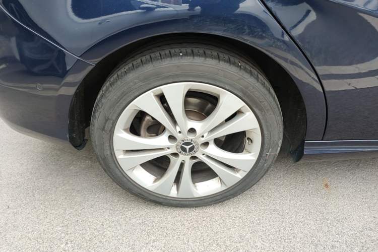 Used Mercedes-Benz B-Class 2018 B 200 Sport Edition Right Rear Wheel Hub
