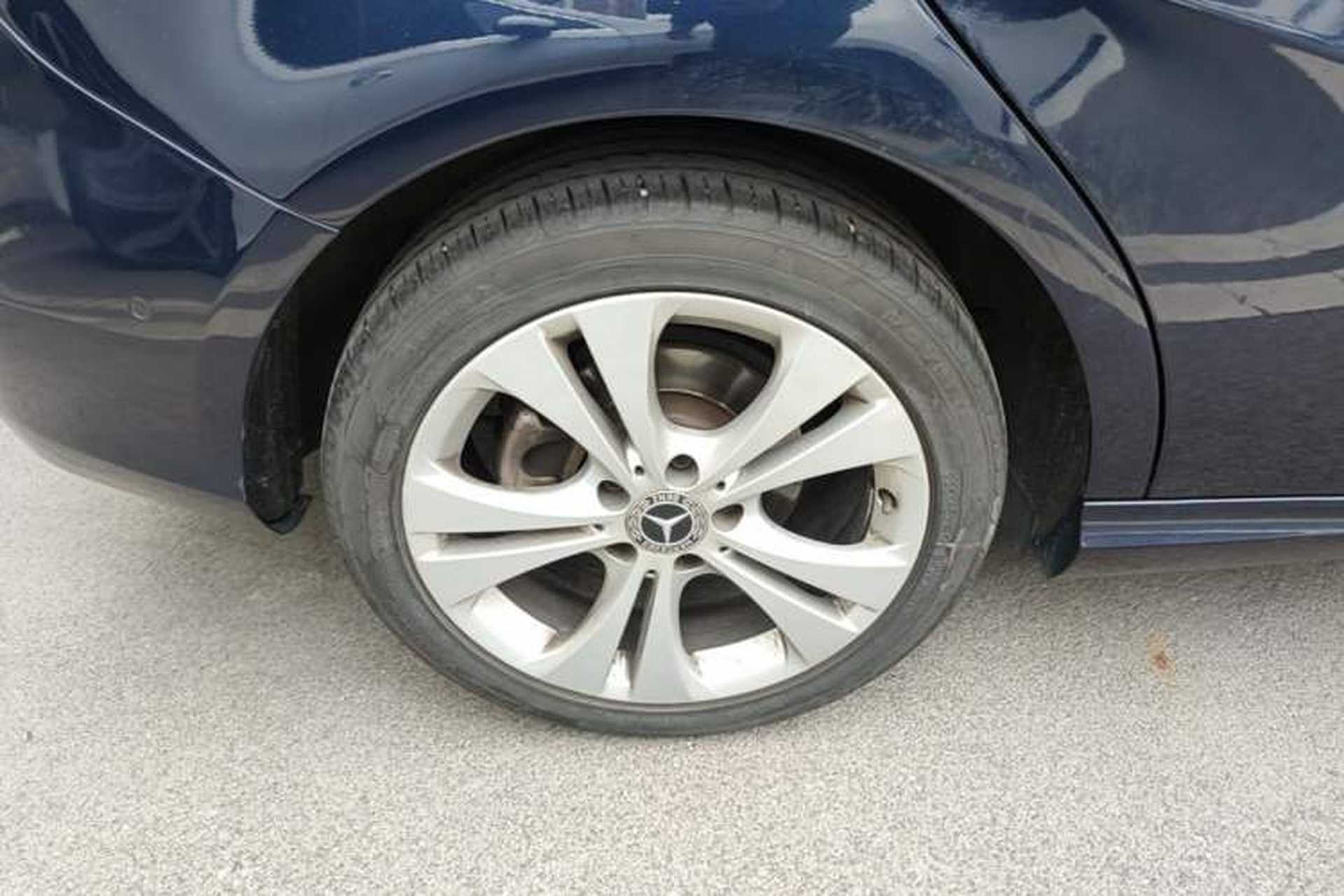 Used Mercedes-Benz B-Class 2018 B 200 Sport Edition Right Rear Wheel Hub
