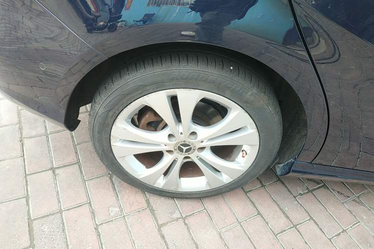 Used Mercedes-Benz B-Class 2018 B 200 Sport Edition Right Rear Wheel Hub