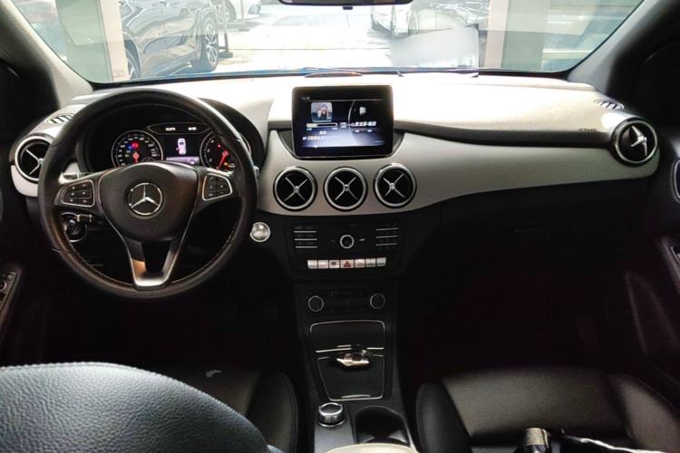 Used Mercedes-Benz B-Class 2018 B 200 Sport Edition Center Console