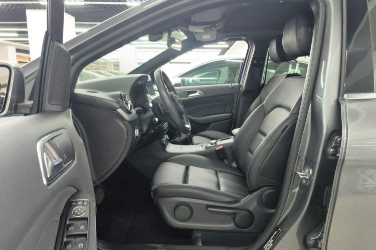 Used Mercedes-Benz B-Class 2018 B 200 Sport Edition Driver Seat