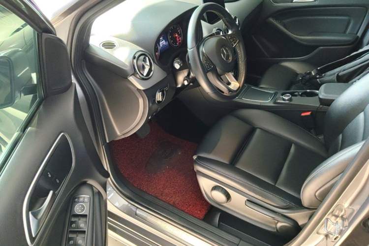 Used Mercedes-Benz B-Class 2018 B 200 Sport Edition Driver Seat