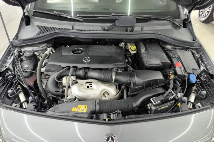 Used Mercedes-Benz B-Class 2018 B 200 Sport Edition Engine Bay