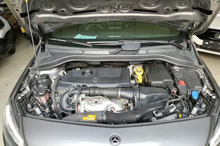 Used Mercedes-Benz B-Class 2018 B 200 Sport Edition Engine Bay