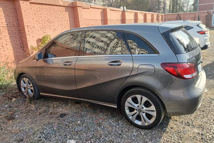 Used Mercedes-Benz B-Class 2018 B 200 Sport Edition Exterior 3