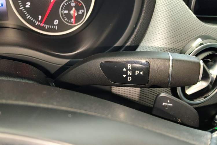 Used Mercedes-Benz B-Class 2018 B 200 Sport Edition Gear Lever