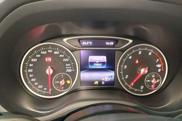 Used Mercedes-Benz B-Class 2018 B 200 Sport Edition Instrument Cluster