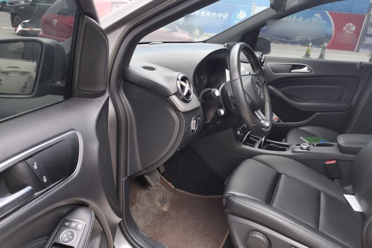 Used Mercedes-Benz B-Class 2018 B 200 Sport Edition Interior 3