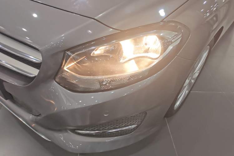 Used Mercedes-Benz B-Class 2018 B 200 Sport Edition Left Front Headlight