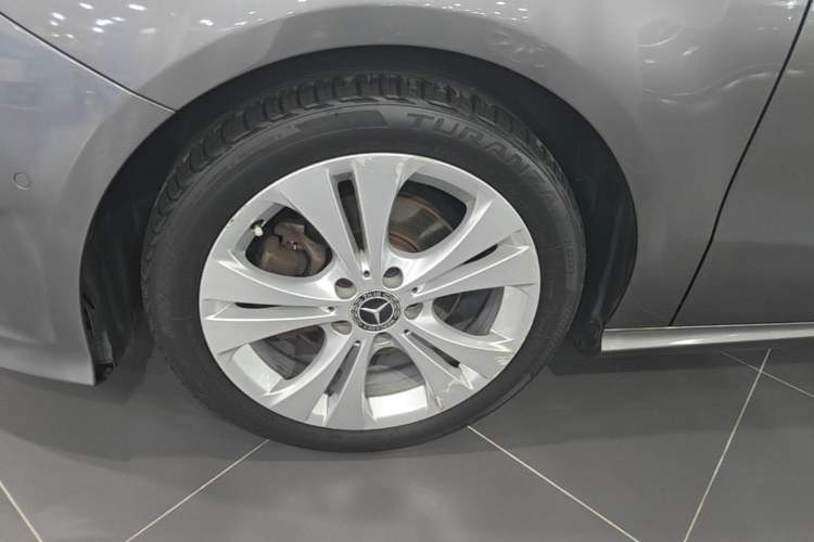 Used Mercedes-Benz B-Class 2018 B 200 Sport Edition Left Front Wheel Hub