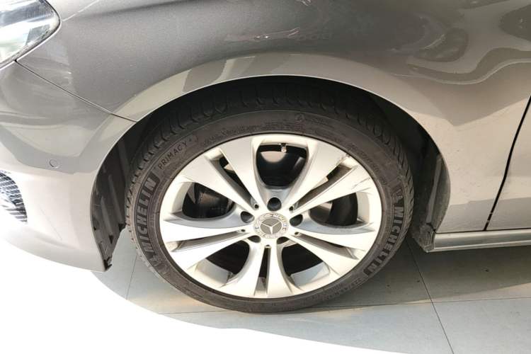 Used Mercedes-Benz B-Class 2018 B 200 Sport Edition Left Front Wheel Hub
