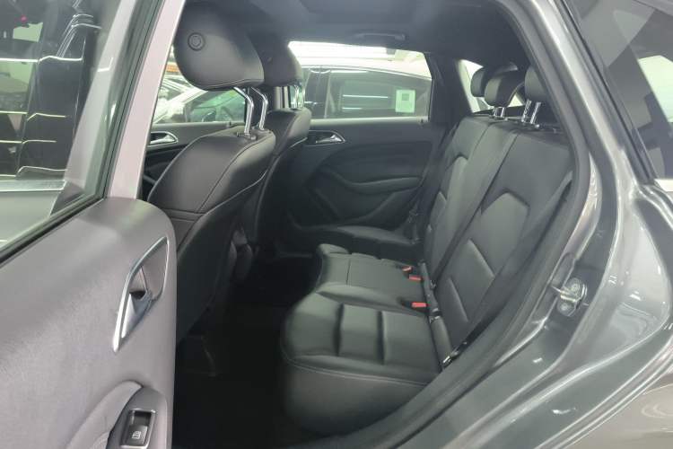 Used Mercedes-Benz B-Class 2018 B 200 Sport Edition Left Rear Seat
