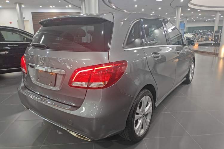 Used Mercedes-Benz B-Class 2018 B 200 Sport Edition Rear Right 45 Deg
