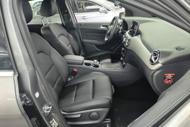 Used Mercedes-Benz B-Class 2018 B 200 Sport Edition Right Front Seat