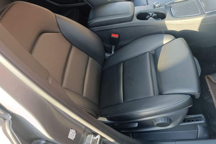 Used Mercedes-Benz B-Class 2018 B 200 Sport Edition Right Front Seat