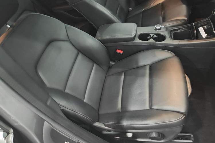 Used Mercedes-Benz B-Class 2018 B 200 Sport Edition Right Front Seat