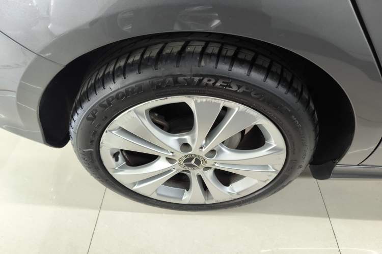 Used Mercedes-Benz B-Class 2018 B 200 Sport Edition Right Rear Wheel Hub