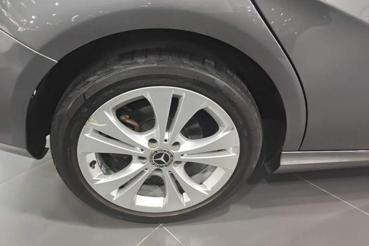 Used Mercedes-Benz B-Class 2018 B 200 Sport Edition Right Rear Wheel Hub