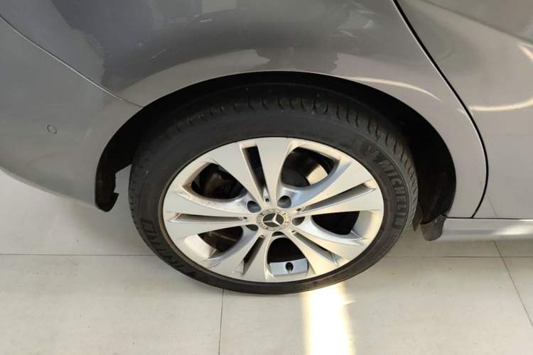 Used Mercedes-Benz B-Class 2018 B 200 Sport Edition Right Rear Wheel Hub