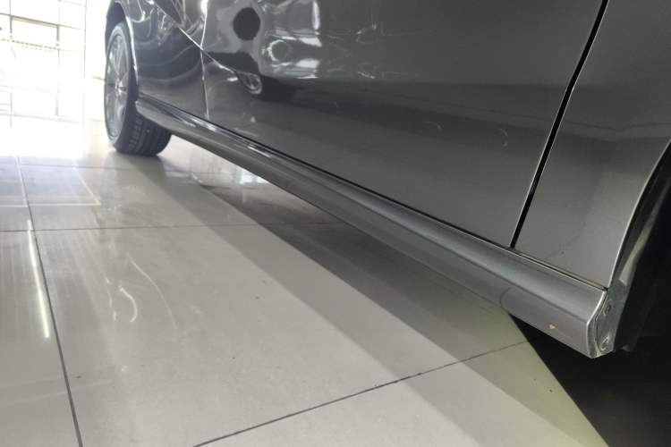 Used Mercedes-Benz B-Class 2018 B 200 Sport Edition Right Side Sill