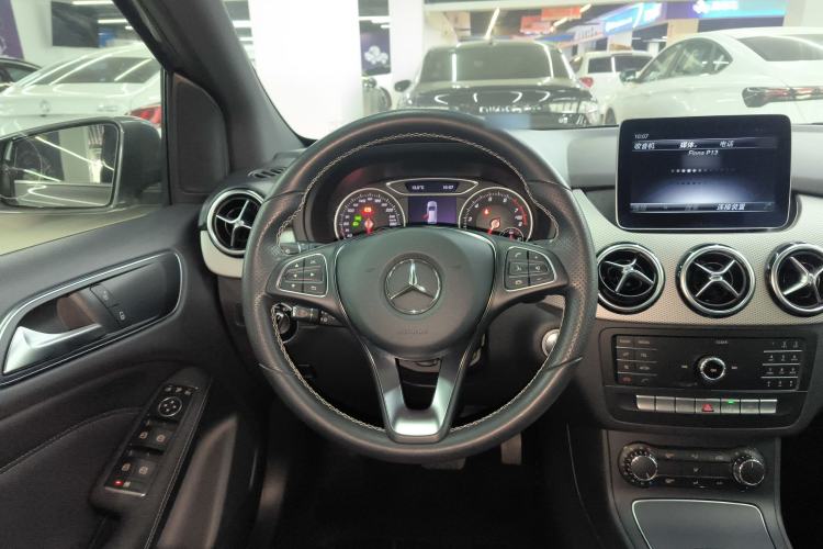 Used Mercedes-Benz B-Class 2018 B 200 Sport Edition Steering Wheel
