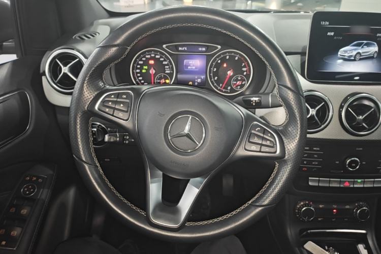 Used Mercedes-Benz B-Class 2018 B 200 Sport Edition Steering Wheel