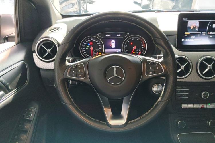 Used Mercedes-Benz B-Class 2018 B 200 Sport Edition Steering Wheel