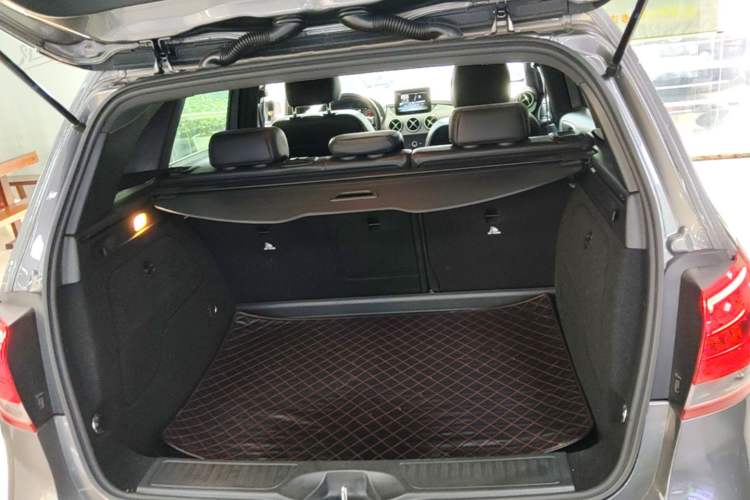 Used Mercedes-Benz B-Class 2018 B 200 Sport Edition Trunk