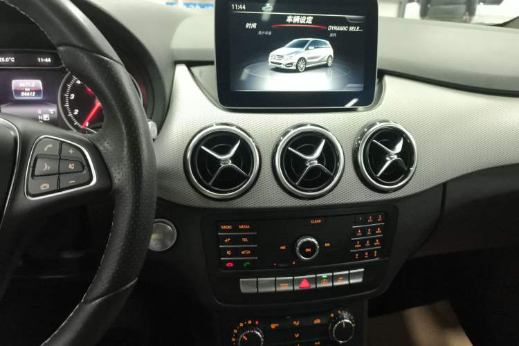 Used Mercedes-Benz B-Class 2018 B 200 Sport Edition Audio And AC Panel